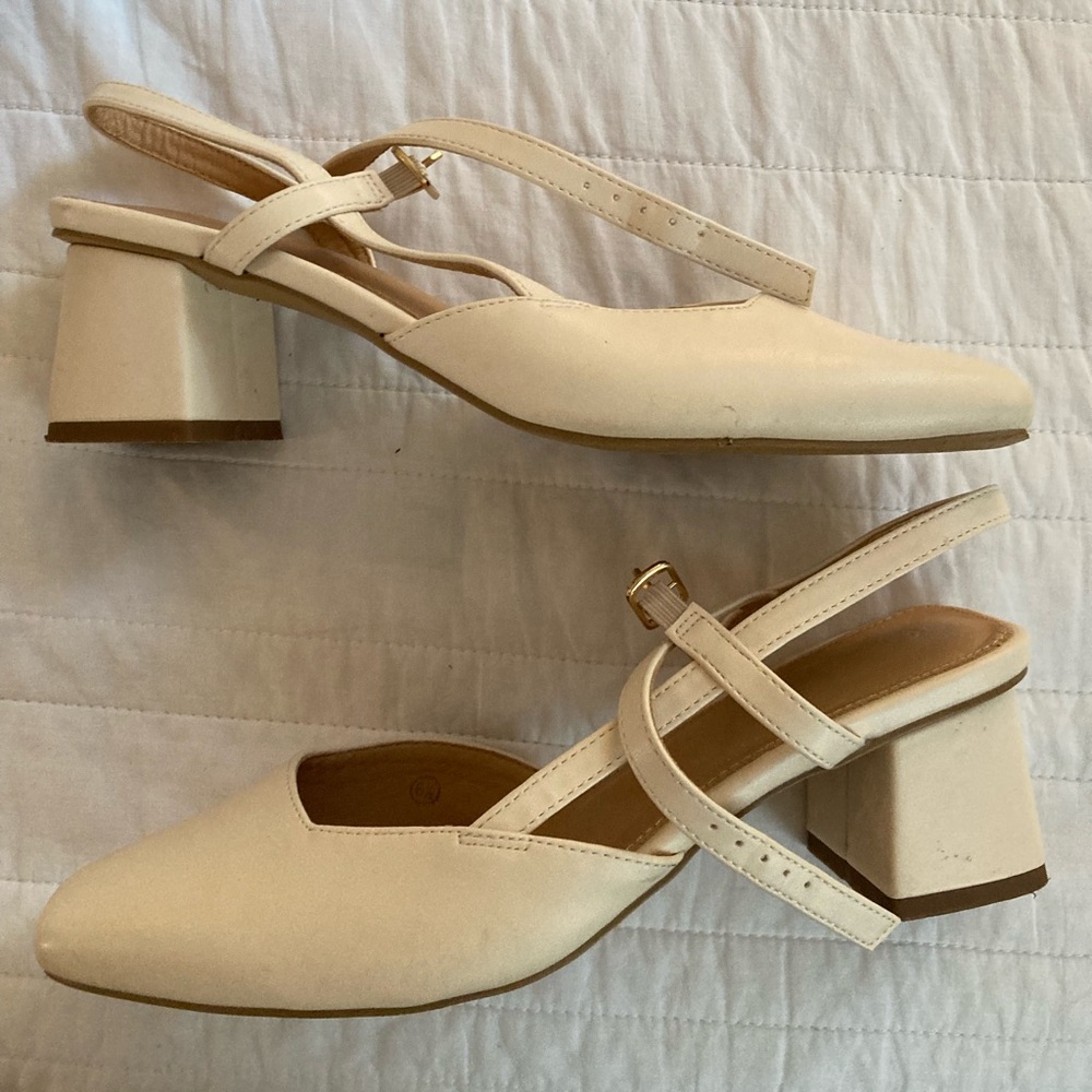 Elegant cream block heel sandal size 6.5